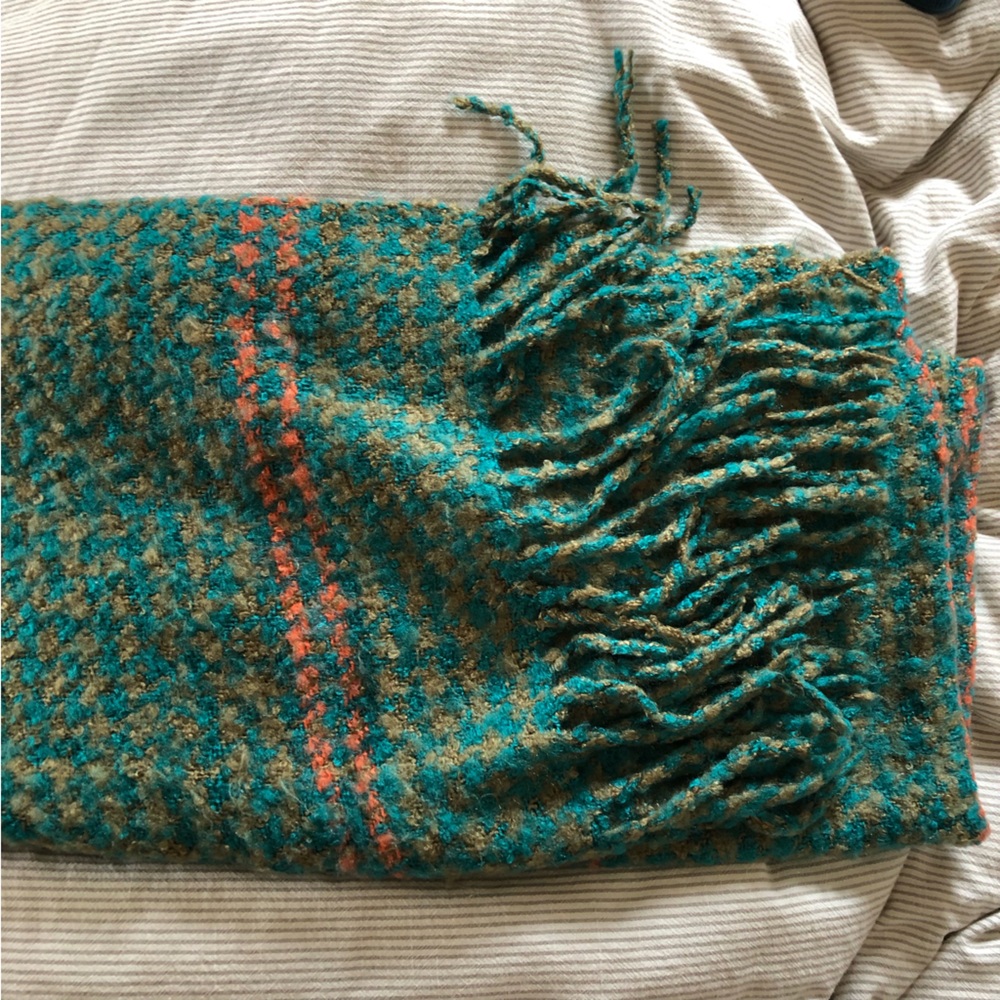 Pistil Designs scarf in teal houndstooth pattern